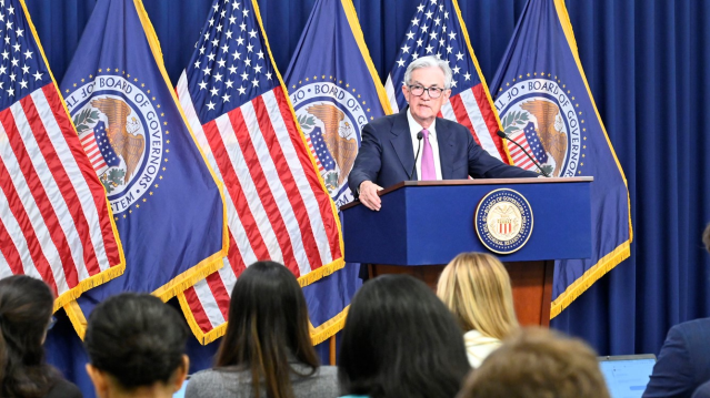 SoloB2k6's tweet photo. The Fed is in "policy purgatory" as it waits for data clarity. Powell emphasizing data-dependency to determine course of cuts. Latest report from @DianeSwonk. #Fed #Economy #Inflation https://t.co/ajr0AMhvtc https://t.co/8Pv0bTIk9R