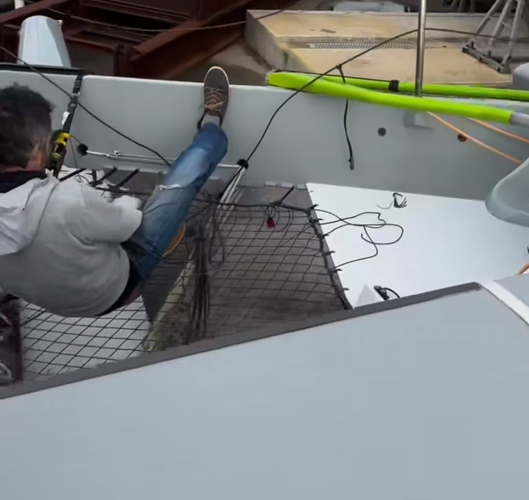 UltimBoat's tweet photo. #Ultime #MOD70 #Multi70 #Chantier
On prépare la saison à Saint Mandrier sur Mer pour l'équipe du MOD70 Zoulou, avec l'installation de nouveaux filets. https://t.co/kNbTQgOry8