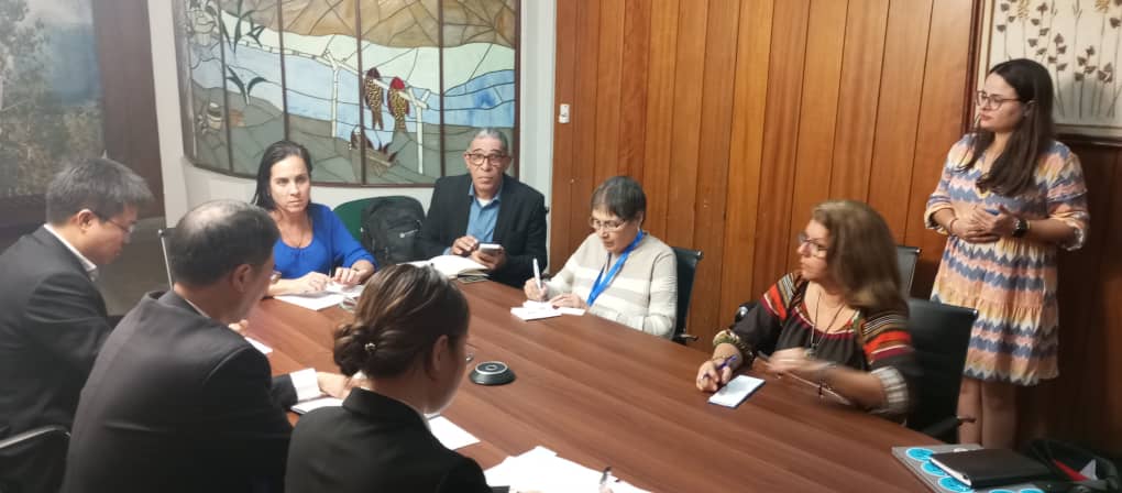 YuryTriana2's tweet photo. Intercambio de @AxisCitma  con representantes de la Academia de ciencias sociales de Hunan. Se destaca similitud y sinergias existentes entre las investigaciones en materia de ciencias sociales y humanística @ArmandoRguezB @IF_Cuba https://t.co/zncPQyAMlN