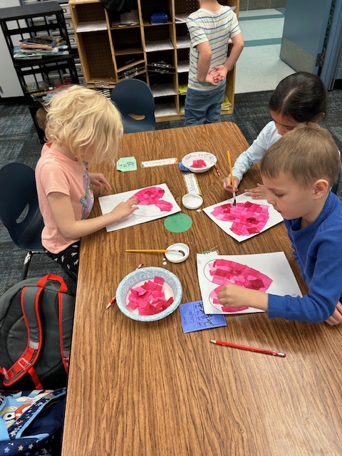 SpringCreekPCSD's tweet photo. Miss Arnesen's class made heart collages for STEM Friday, 01/27/25.

La clase de la Srta. Arnesen hizo collages de corazones para STEM el viernes, 27/01/25. https://t.co/7lc0n8WoDQ