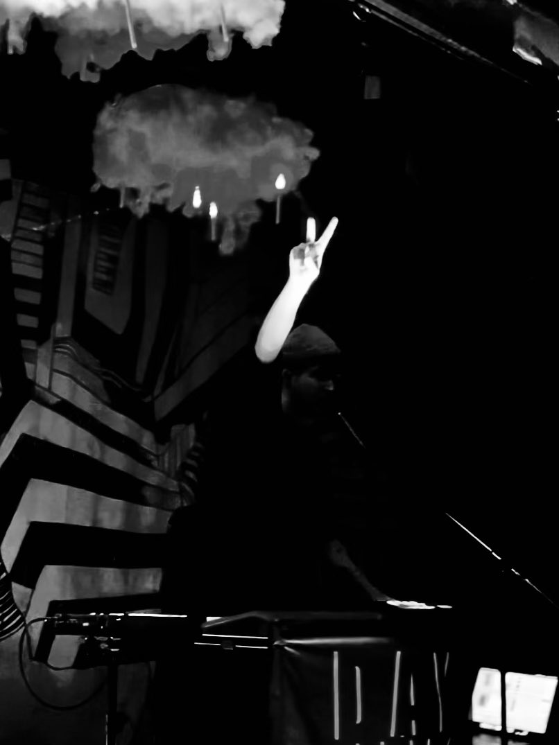 it’s always such a good time with you, milwaukee ❤️ back to california for now ✈️ but i’ll see you again soon