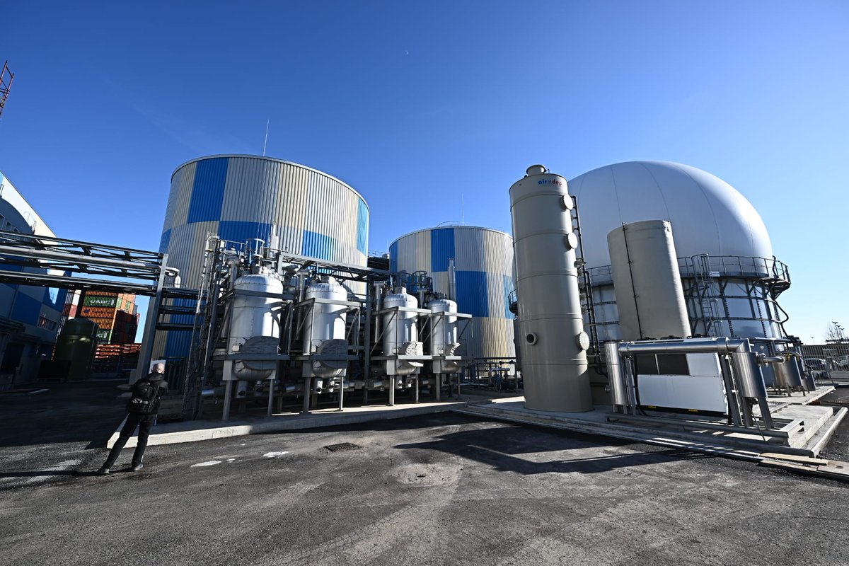 gruppoiren's tweet photo. Sostenibilità e innovazione: inaugurato il Depuratore Area Centrale (DAC) di Genova.

L’impianto garantirà il trattamento delle acque reflue e dei fanghi di depurazione per circa 250.000 abitanti, riducendo l’impatto ambientale e promuovendo un utilizzo circolare delle risorse. https://t.co/oiAyJ7w3K1