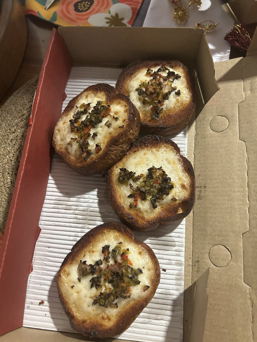 NitinDesai83's tweet photo. @Swiggy Disgusting order by @pizzahut @PizzaHutIN and delivery by @Swiggy @SwiggyCares @SwiggyInstamart @WeAreSwiggy #badfood #pizza #cold #burnt

@BandBajaateRaho @TMCaTweetAway @foodsafetygov @jagograhakjago @ConsumerReports @FoodSafety @foodsafetynews @FoodSafetyMag https://t.co/K3U2Hv02f9