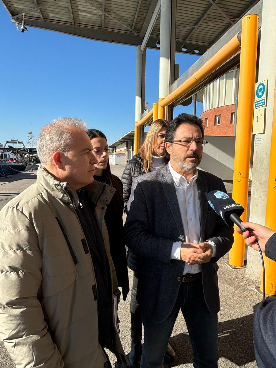 estimemvilanova's tweet photo. Avui hem acompanyat els nostres diputats de @JuntsXCat @irenenegre @IsidreGavin @montse_ortizm a la @ConfrariaV per saber la problemática actual i que fa anys el sector pesquer arrossega  amb les polítiques impulsades des de  Brussel.les, sense defensar i respectar el sector. https://t.co/WjT7PHAaY4