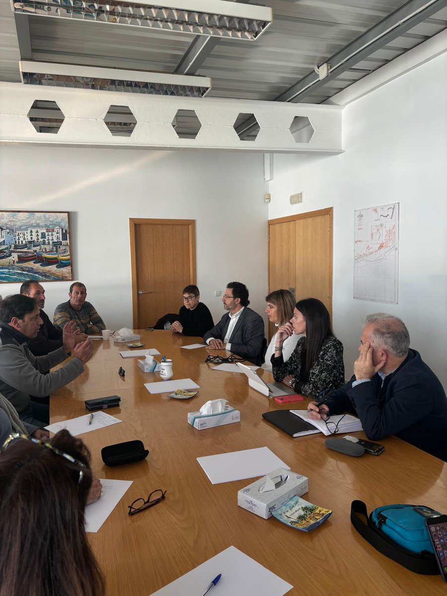 estimemvilanova's tweet photo. Avui hem acompanyat els nostres diputats de @JuntsXCat @irenenegre @IsidreGavin @montse_ortizm a la @ConfrariaV per saber la problemática actual i que fa anys el sector pesquer arrossega  amb les polítiques impulsades des de  Brussel.les, sense defensar i respectar el sector. https://t.co/WjT7PHAaY4