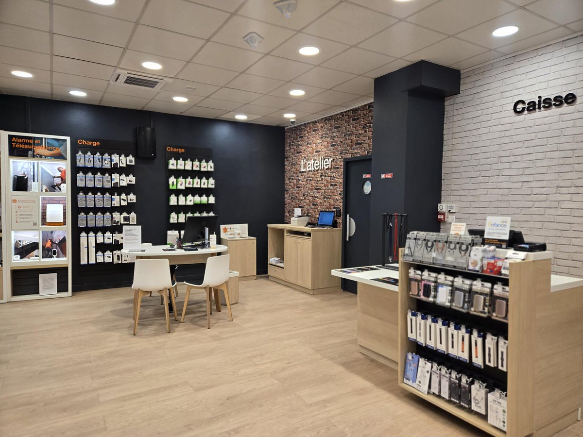 OrangeStoreOff's tweet image. Nouvelle semaine, nouvelle réouverture ! Cap sur Belley pour découvrir le nouveau visage de votre magasin de proximité ! Venez rencontrer Gwenaël et sa formidable équipe qui ont hâte de vous retrouver. 
#OrangeStore 
👉 oran.ge/4hJs2v5