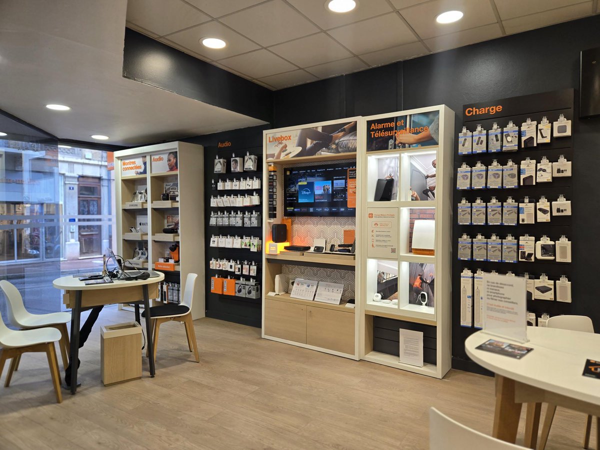 OrangeStoreOff's tweet image. Nouvelle semaine, nouvelle réouverture ! Cap sur Belley pour découvrir le nouveau visage de votre magasin de proximité ! Venez rencontrer Gwenaël et sa formidable équipe qui ont hâte de vous retrouver. 
#OrangeStore 
👉 oran.ge/4hJs2v5