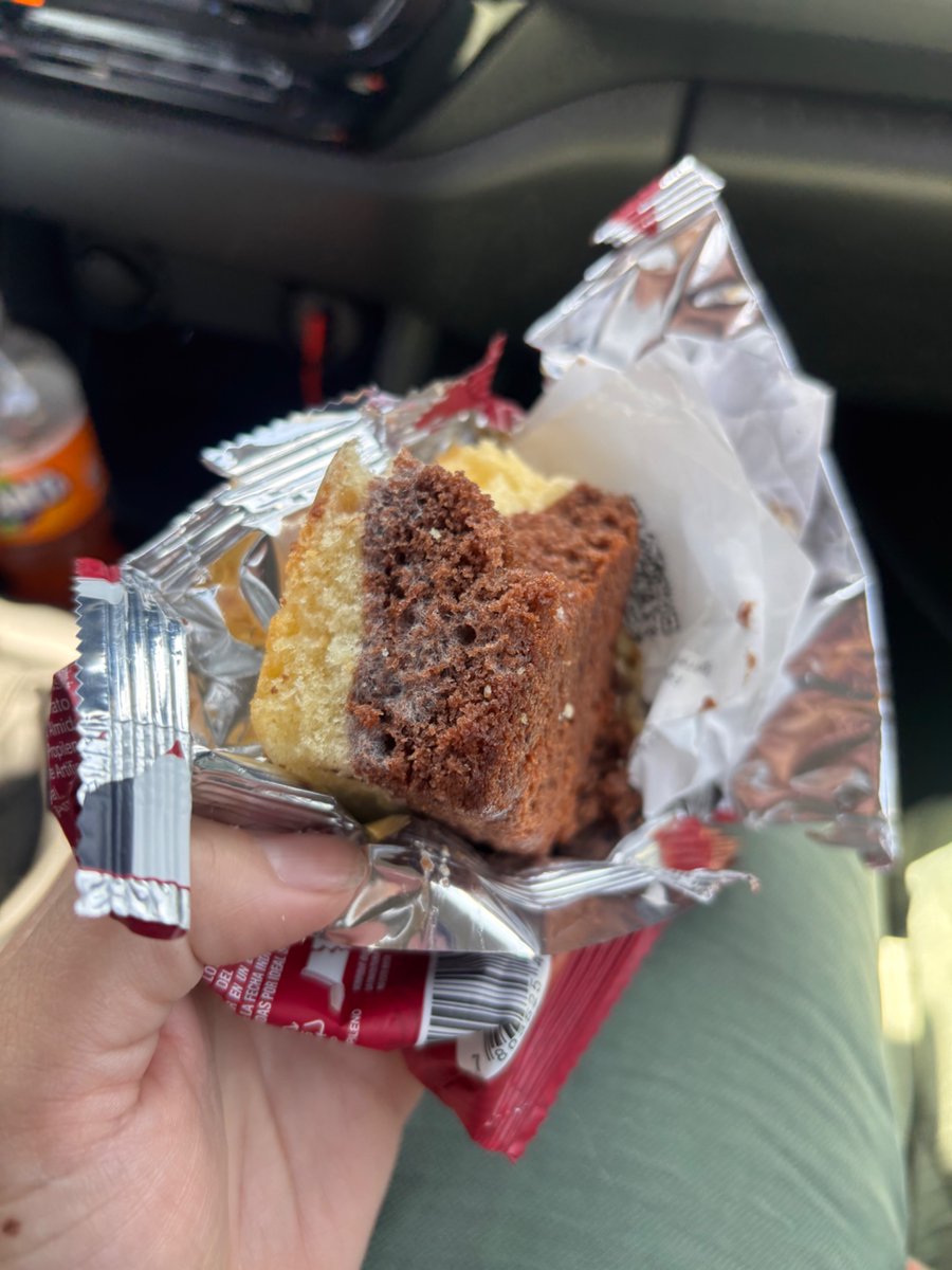 ArayaMoya's tweet photo. Gente, tengan cuidado cuando compren productos Nutra Bien. Yo compré esto y venía con hongos. Tuve que escupirlo 😩 

#brownie #nutrabien https://t.co/MuFdAUxr9V