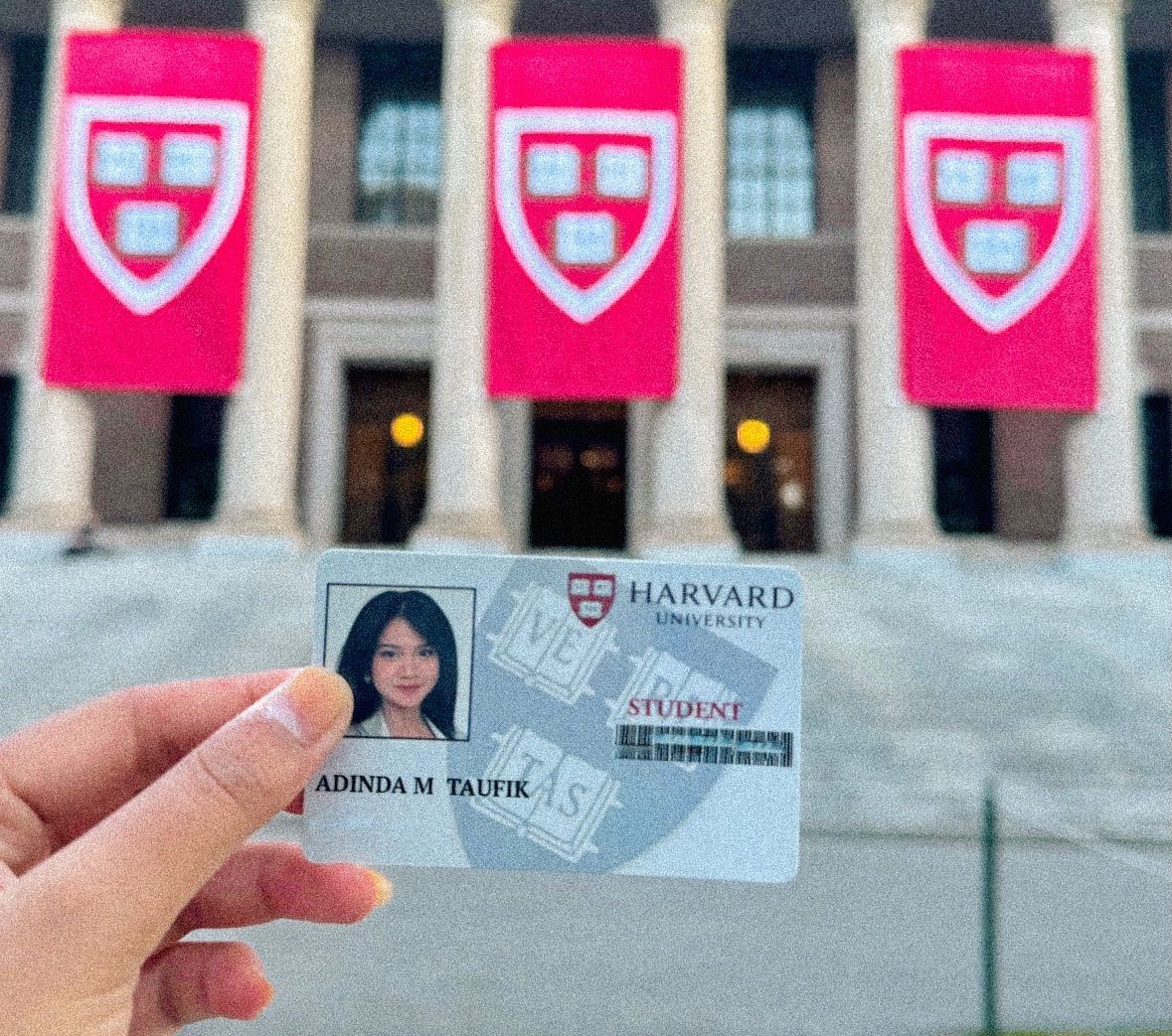 adindamirra's tweet image. soo excited for this semester! huhu senang sekali bisa belajar di dua kampus ini, it’s a HUGE privilege 🥹 semoga ilmuku berkah &amp;amp; bisa bermanfaat untuk orang banyak, ya! aamiin ✨🌺