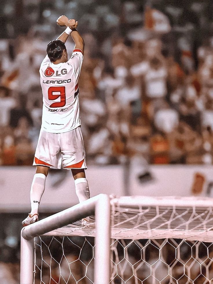 ___1930's tweet photo. @DataFutebol Aquele que nasceu pra ser o maior. Dentre os grandes, és o primeiro. https://t.co/84hkv1rqx0