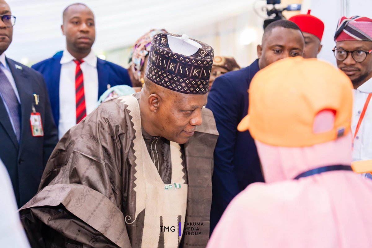 ilead4africa's tweet photo. Good governance thrives on government efforts & active citizen participation. We foster partnerships to promote inclusivity. Our CE joined VP🇳🇬 Sen. Kashim Shettima at #SheIsIncluded, engaging with innovative projects advancing gender inclusion & sustainability.
#iLeadAfrica https://t.co/Up9NY06W5b