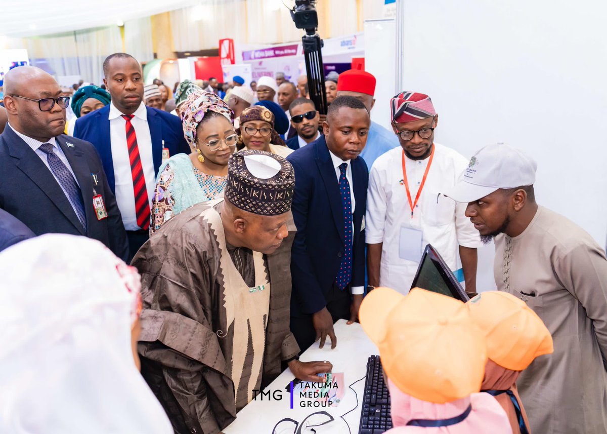 ilead4africa's tweet photo. Good governance thrives on government efforts & active citizen participation. We foster partnerships to promote inclusivity. Our CE joined VP🇳🇬 Sen. Kashim Shettima at #SheIsIncluded, engaging with innovative projects advancing gender inclusion & sustainability.
#iLeadAfrica https://t.co/Up9NY06W5b
