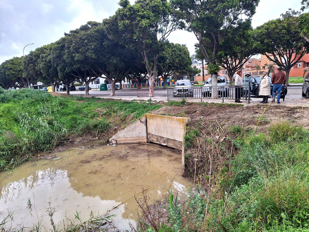 margadcm's tweet photo. Han sido muchos los desperfectos causados por la lluvia hoy, pero vamos recuperando la normalidad. Muchas gracias a los Servicios de Emergencias y a los operativos municipales por todo su esfuerzo. Gracias también a Patricia Navarro y a Ana Celia González por su predisposición. https://t.co/GzNjfFlRxb