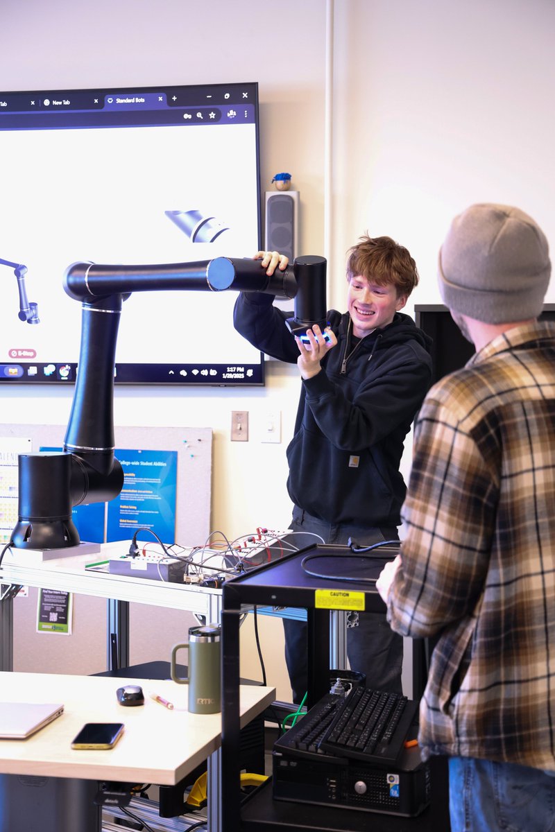 SpokaneColleges's tweet photo. Spokane Community College Robotics students are exploring the captivating world of programming with their latest tool - a robotic arm. 

Follow the link and find out more about our Robotics Mechatronics Technology program: https://t.co/3nL8Zn7SDj https://t.co/ahYqUegCxy