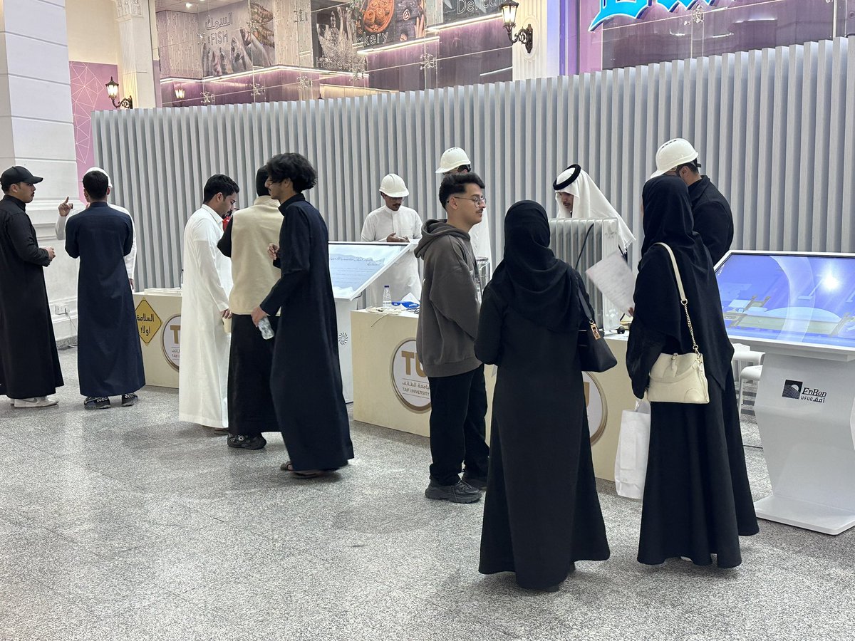 TUmoments's tweet photo. شاركت #جامعة_الطائف ممثلةً في كلية الهندسة؛ في معرض توعوي مميز أقيم في تيرا مول ، بهدف نشر الوعي حول مخاطر الدفايات الكهربائية وسوء استخدامها وما قد يترتب على ذلك من التماس كهربائي في المنازل، مما قد يؤدي إلى خسائر في الممتلكات والأرواح – لا قدَّر الله.

وخلال المعرض تم توعية أفراد المجتمع بأساليب الاستخدام الآمن للكهرباء؛ للحد من الحوادث وضمان بيئة آمنة للجميع.