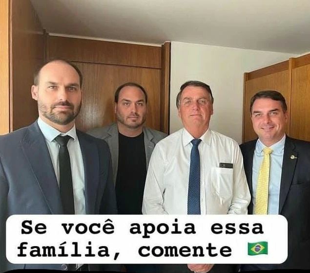 lira9344529's tweet photo. Você continua apoiando a família Bolsonaro? 

SIM           SIM           SIM
 👇             👇              👇 https://t.co/Rx35aaz4nR