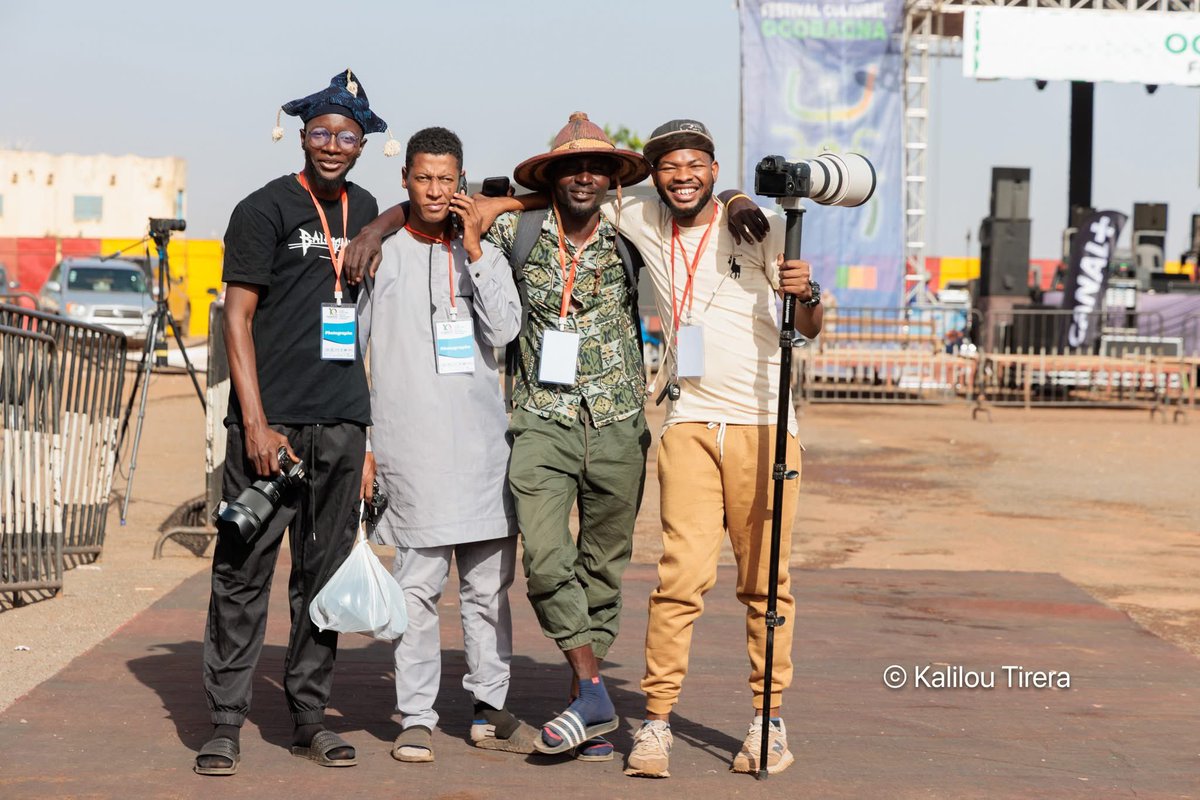 akimsoul's tweet photo. CRÉATEURS DE CONTENUS ET ENGAGÉS 🇲🇱…

Depuis quelques années, on assiste à une mobilisation et une implication remarquables des créateurs de contenu, en particulier des photographes, autour des initiatives et manifestations locales maliennes. 

Cette communauté a pleinement compris l'importance de son art dans le rayonnement du pays et affiche fièrement un engagement, souvent bénévole, pour montrer que le Mali est beau et que notre culture est riche. 

Je suis fier et ravi de les croiser à chaque événement, où ils immortalisent les passions, subliment la créativité et le patrimoine, et contribuent à la transmission d'une identité forte, aussi bien sur la scène locale qu'internationale.

Un immense merci à vous, les gars !

Photo prises par mon cher Kalilou Tirera lors du Festival Culturel Ogobagna. 

#akimsoul #photographes #aboramalima #anbemalila #mali