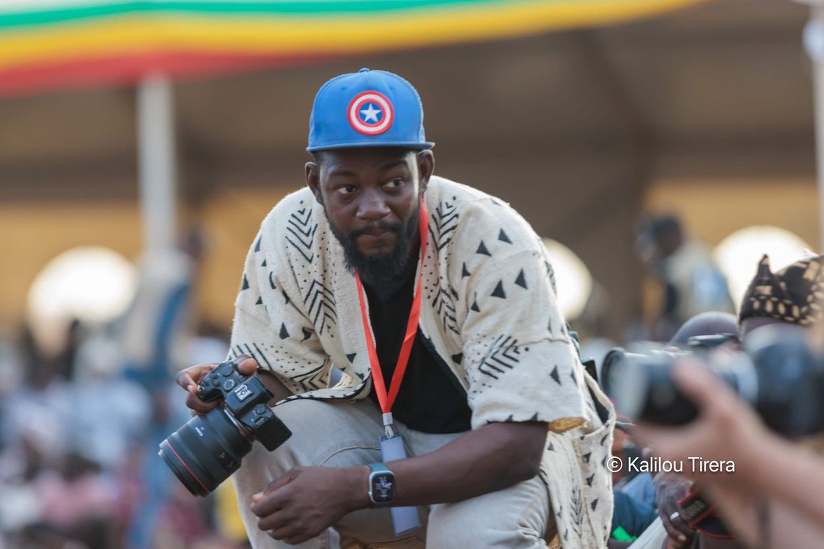 akimsoul's tweet photo. CRÉATEURS DE CONTENUS ET ENGAGÉS 🇲🇱…

Depuis quelques années, on assiste à une mobilisation et une implication remarquables des créateurs de contenu, en particulier des photographes, autour des initiatives et manifestations locales maliennes. 

Cette communauté a pleinement compris l'importance de son art dans le rayonnement du pays et affiche fièrement un engagement, souvent bénévole, pour montrer que le Mali est beau et que notre culture est riche. 

Je suis fier et ravi de les croiser à chaque événement, où ils immortalisent les passions, subliment la créativité et le patrimoine, et contribuent à la transmission d'une identité forte, aussi bien sur la scène locale qu'internationale.

Un immense merci à vous, les gars !

Photo prises par mon cher Kalilou Tirera lors du Festival Culturel Ogobagna. 

#akimsoul #photographes #aboramalima #anbemalila #mali