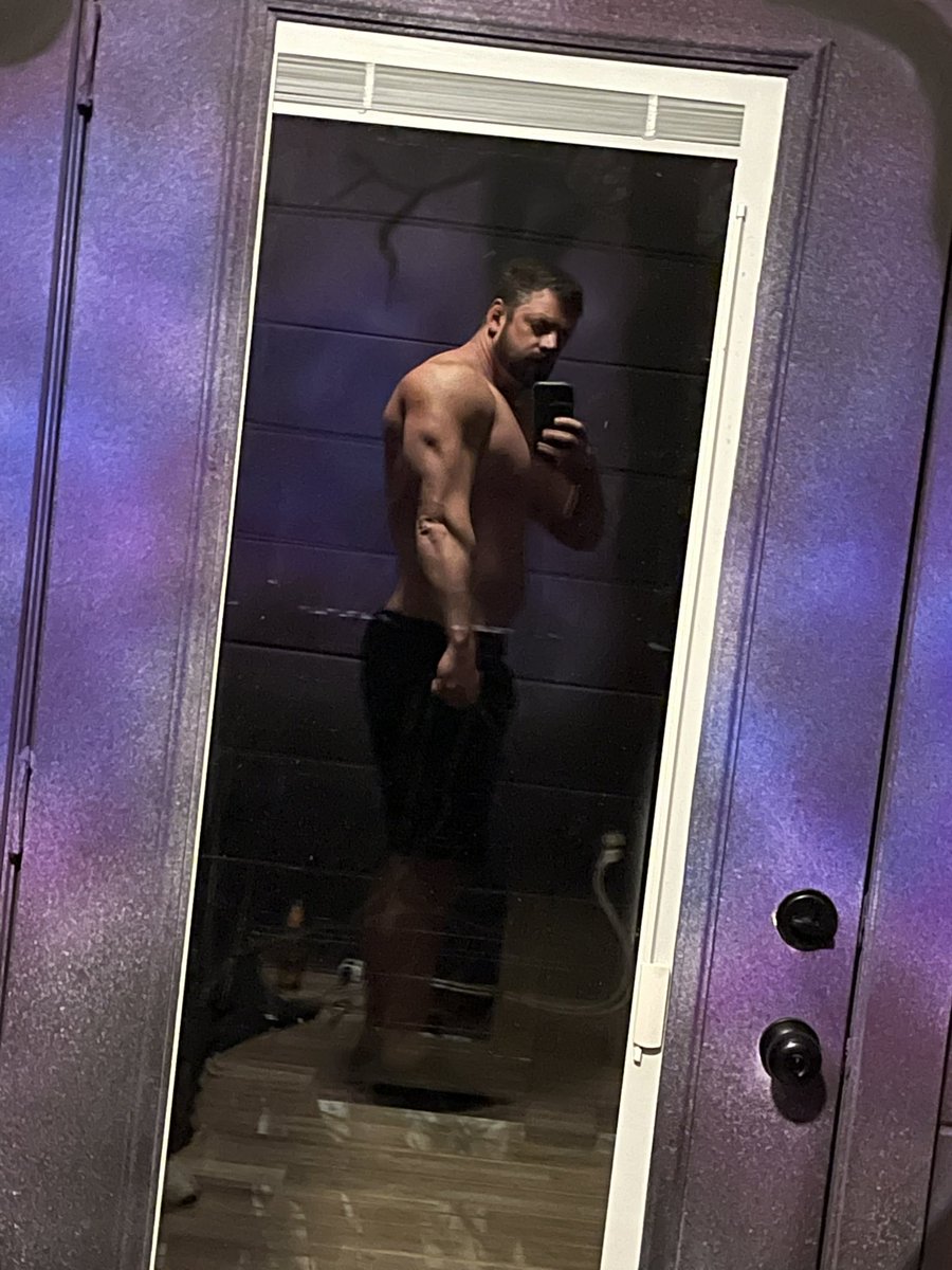 AndrewStarkRB's tweet photo. #muscles #bigboy https://t.co/G0KSSgmcG5