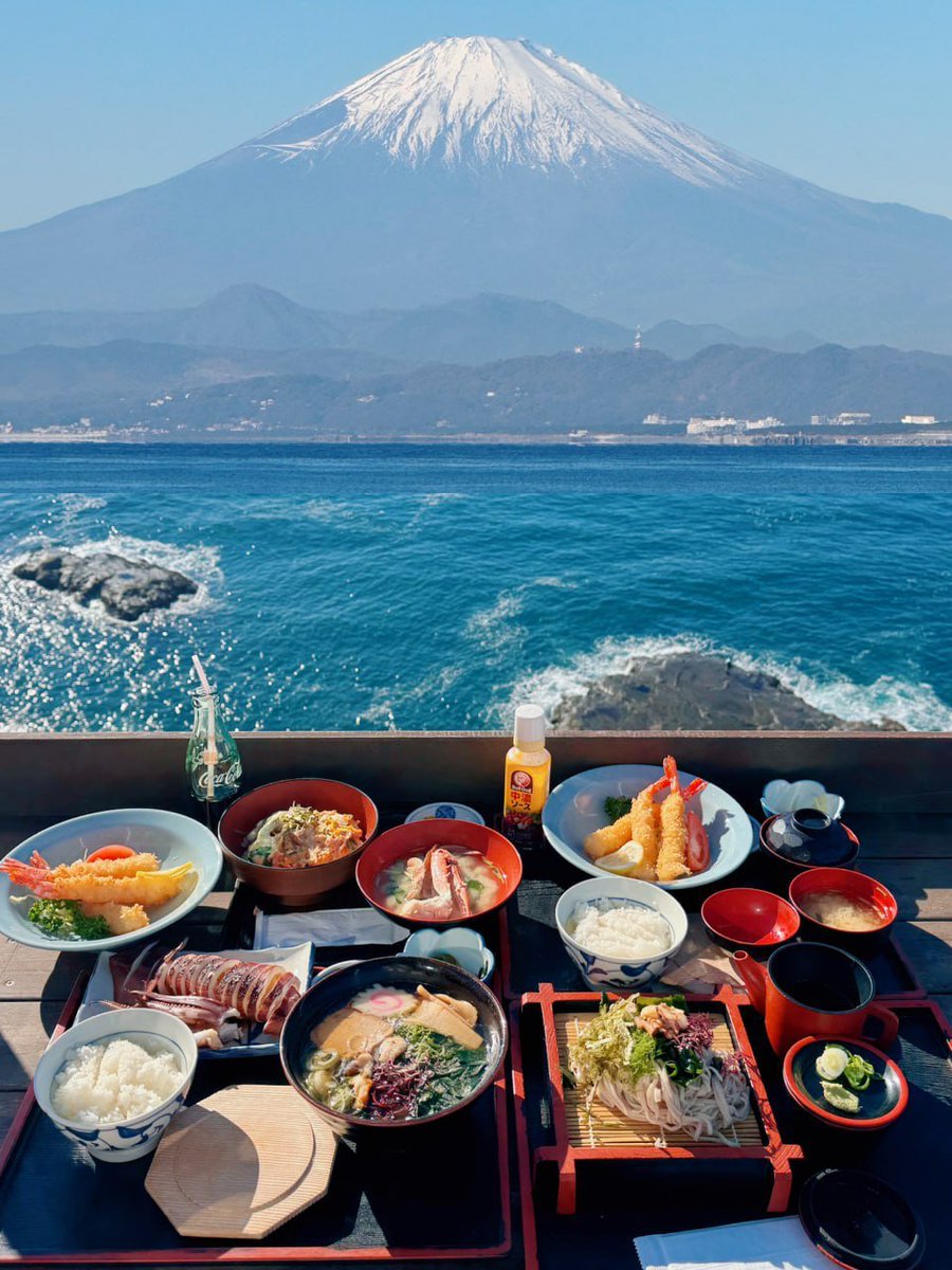 Relaxing while watching the beauty of Mount😍