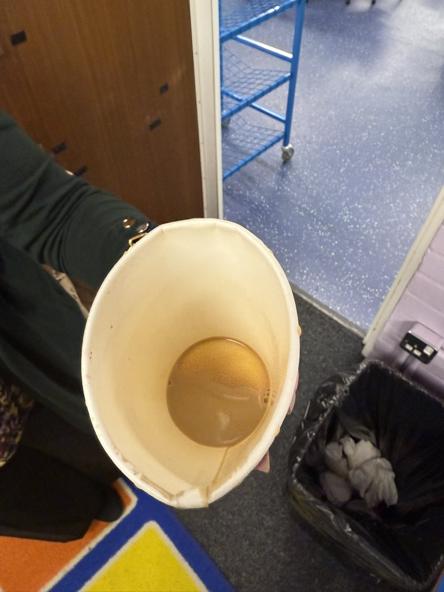 hstagg_'s tweet photo. @CostaCoffee got a coffee today, not sure what’s going on with your cups but the entire cup gave way and coffee went everywhere…? Waste of £5 https://t.co/yatylG1Cmi
