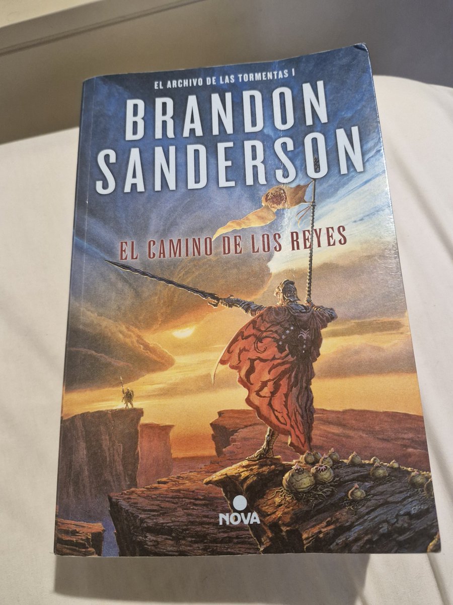 Terminado, la vd que 10/10. Me encanto. Si les gusta GOT o el Señor de los Anillos, leanlo. Sino tambien, es excelente.