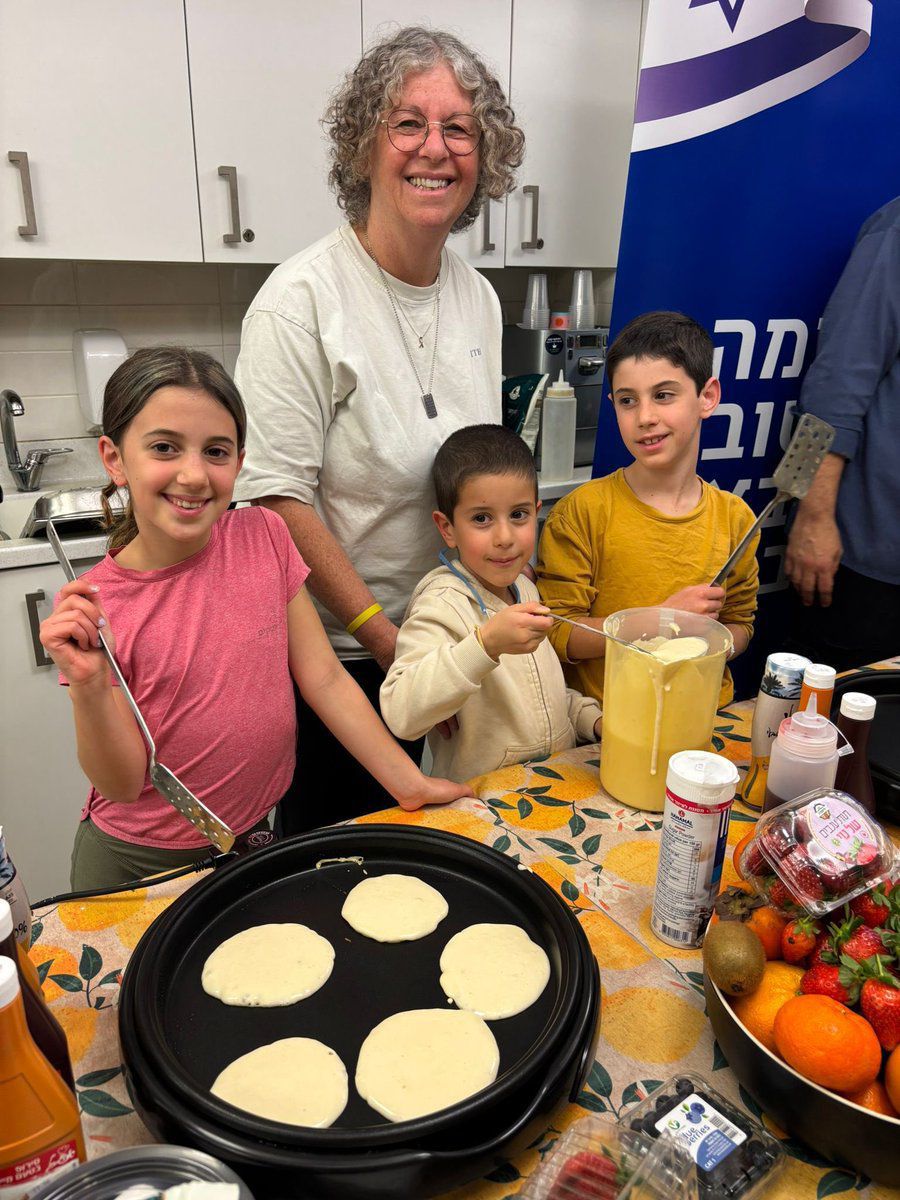 Keith Siegel was starved in Hamas captivity. Now he is home and gets to enjoy a classic American pancake breakfast made by his beloved grandchildren. 

The special ingredient? Unparalleled amounts of love. 

I am sure they are delicious 🥞