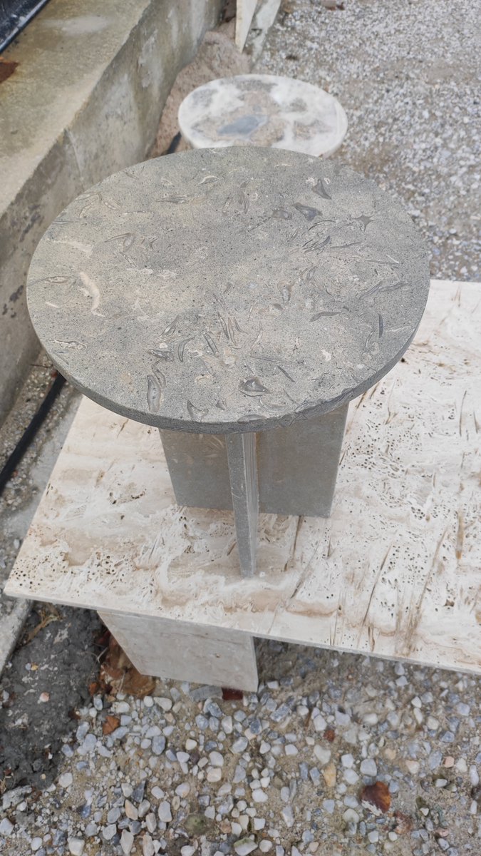 Adomarmarble's tweet photo. Doğal Mermer Sehpalar

Klasik zarafeti modern tasarımla buluşturan sehpalar, hem iç hem de dış mekanlarda sıcak bir atmosfer oluşturuyor. Özgün ayak tasarımı ve doğal taşın benzersiz dokusu, bu sehpayı fonksiyonel bir sanat eserine dönüştürüyor.
#travertensehpa #mermersehpa https://t.co/OJR4mcjGz1