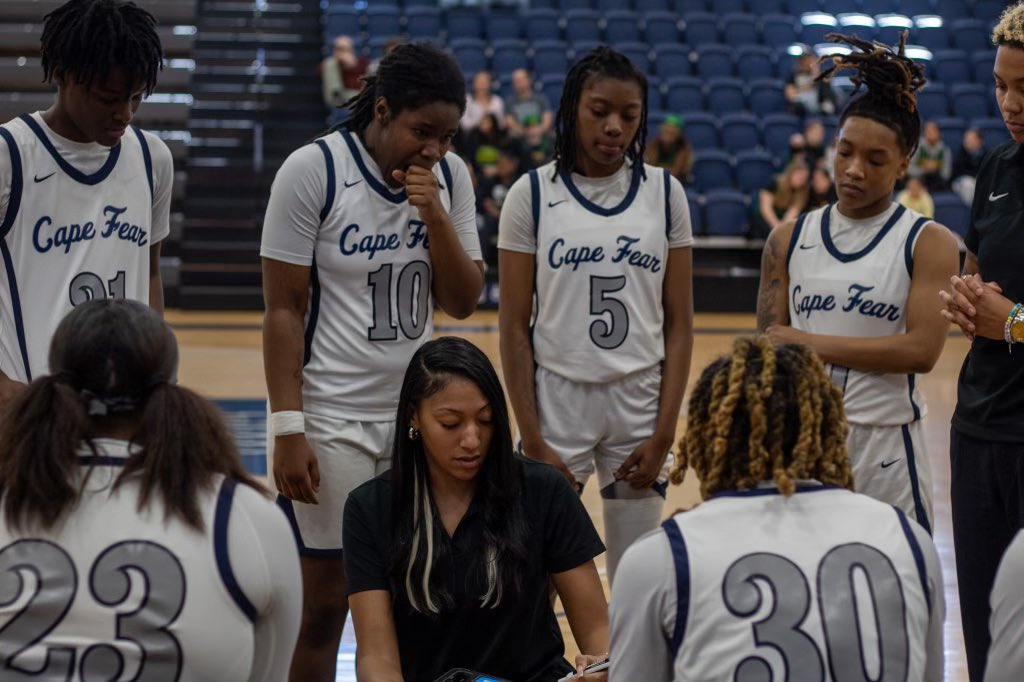 Oh yeah, she a coach coach!