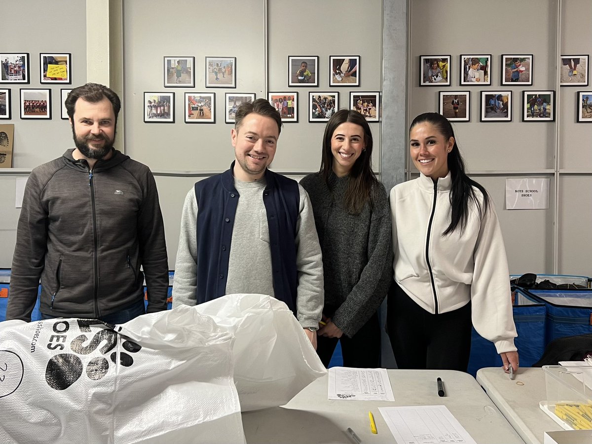 sals_shoes's tweet photo. 4 corporate volunteers from @Hoaresbank 
A day spent doing good during a corporate #volunteering day 
And a positive impact about to be made on the lives of over 1,800 children in need across 2 continents 🌎🎥👉🏼 https://t.co/X3bujlIa0J
#giveback #dogood https://t.co/7dMHfak1aj