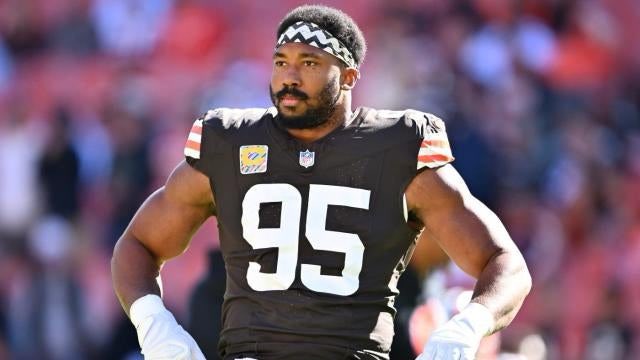 big_mike9169's tweet photo. If you’re a Browns fan and you’re mad at Myles Garrett for requesting a trade, you have severe mental illness. 

Be mad at the Cleveland Browns organization 

Be mad at the Haslams and Andrew Berry 

Be mad at Deshaun Watson 

The front office and organization as a whole failed Myles and the fans. I can’t blame him one bit for wanting to play for a Super Bowl contender, even though it’s devastating. He deserves it. The Browns are incompetent and most likely always will be. #DawgPound