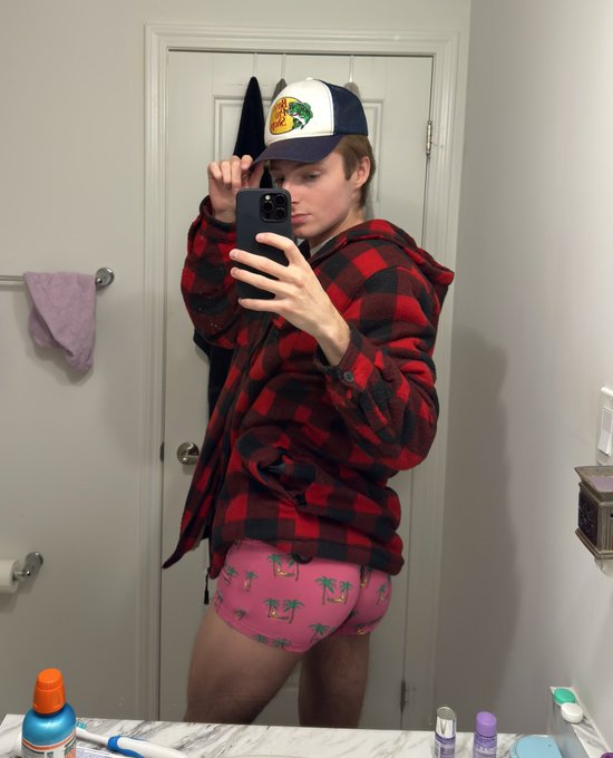 2 pic. https://t.co/CbqGpAC8l8
☝️ click here if you want to see what else is pink https://t.co/Hz6Kr