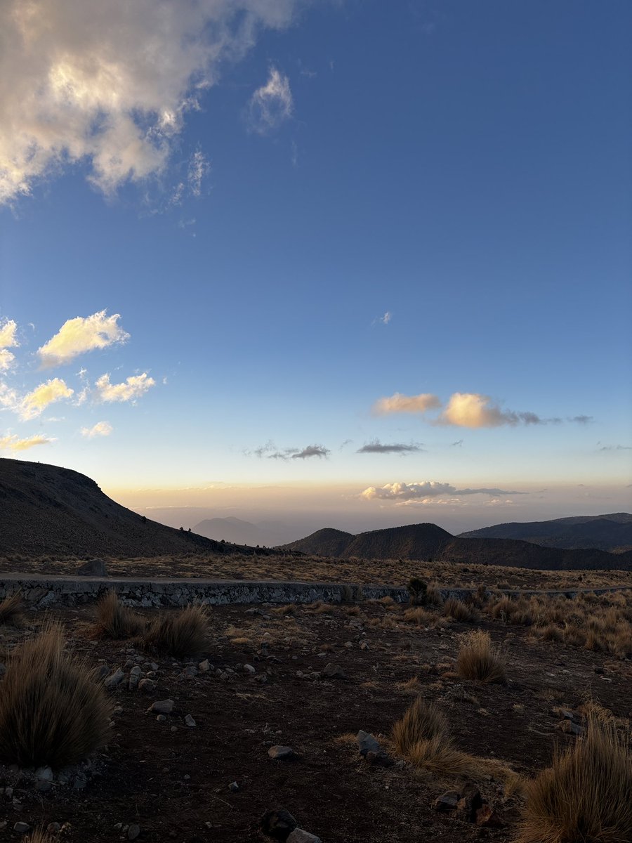 dulceeesilva's tweet photo. me encanta dormir sobre las nubes https://t.co/5ZTbxJuxok