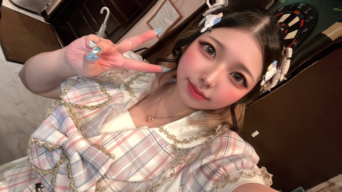 akb_flower's tweet photo. 2月4日（火）flower本日の出勤メンバー🧸

🌸なつ@_Flower_natsu
🌸かれん@Karen_Yakezake
🌸しの@OlItq40

本日も沢山のご来店お待ちしております🧸 https://t.co/qVQZN8i3EU