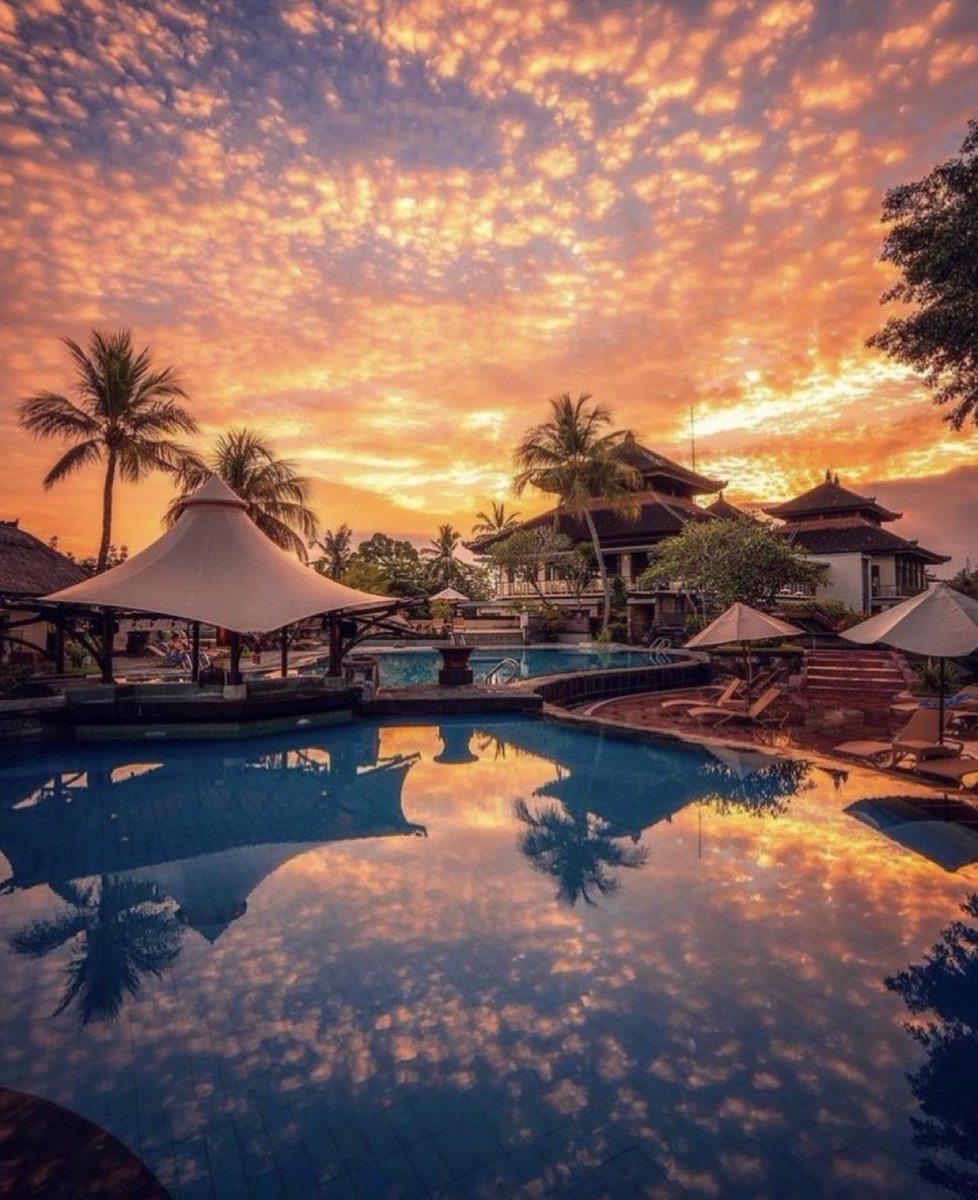 viewsoff's tweet photo. Sunset in Bali https://t.co/iBlaaitdDJ