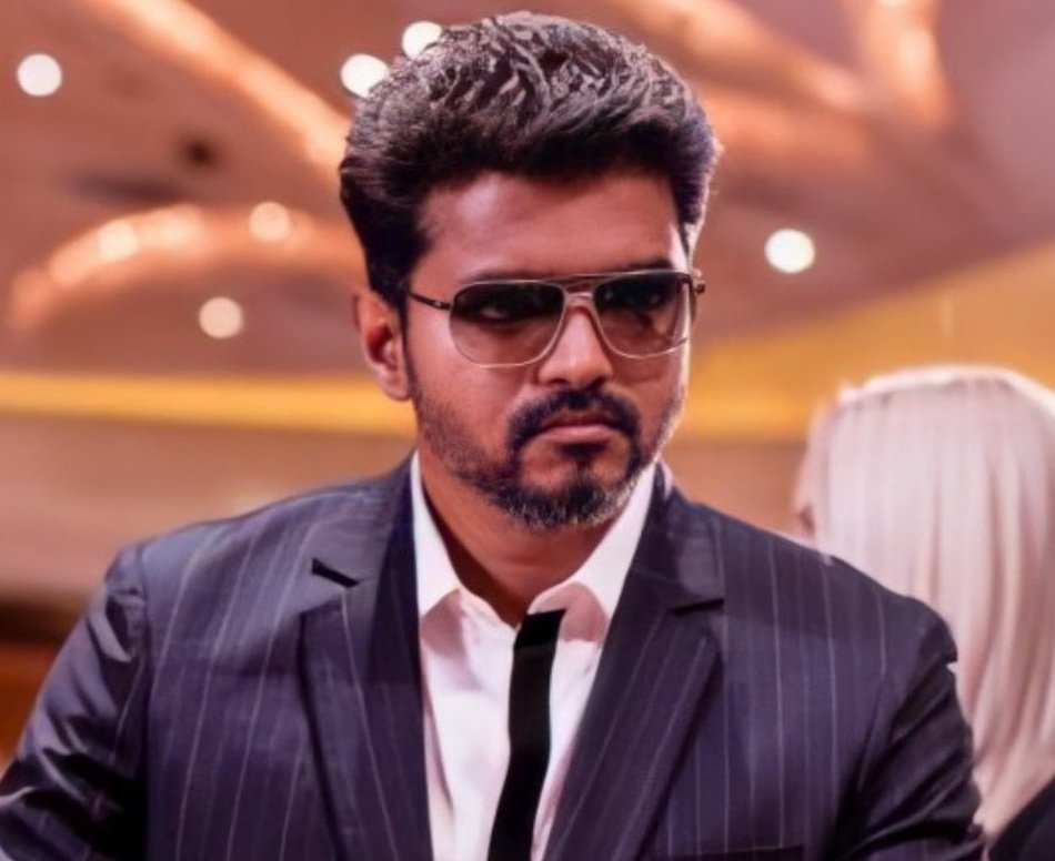 TOlMovies's tweet photo. Who's Looking Stylish In Cooler ?

       🔄@ActorVijay           ❤️#AjithKumar https://t.co/jjWgAfjJNG
