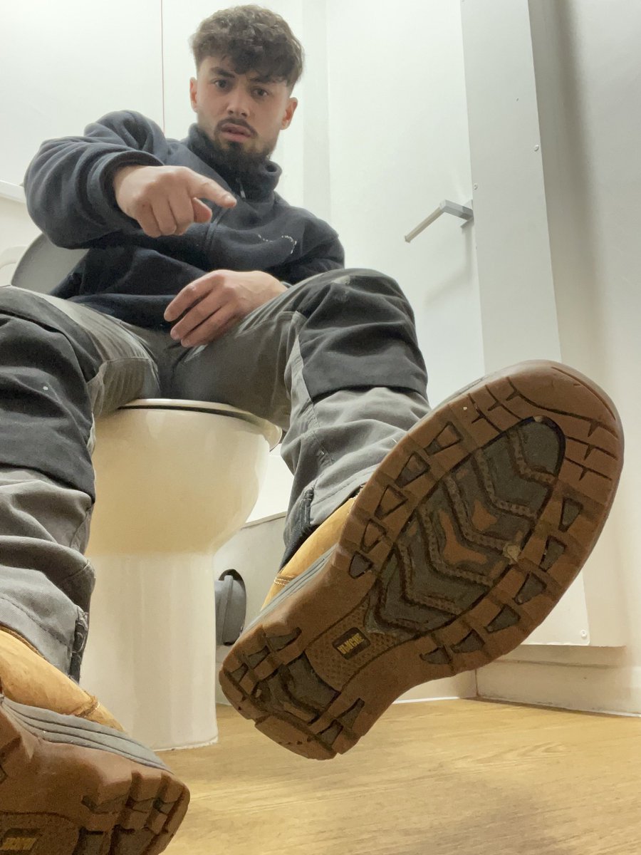 Masterwilliam8_'s tweet photo. There’s a tiny spec on my shoes do your duties and clean them boy! https://t.co/ANtvTzP8Ns