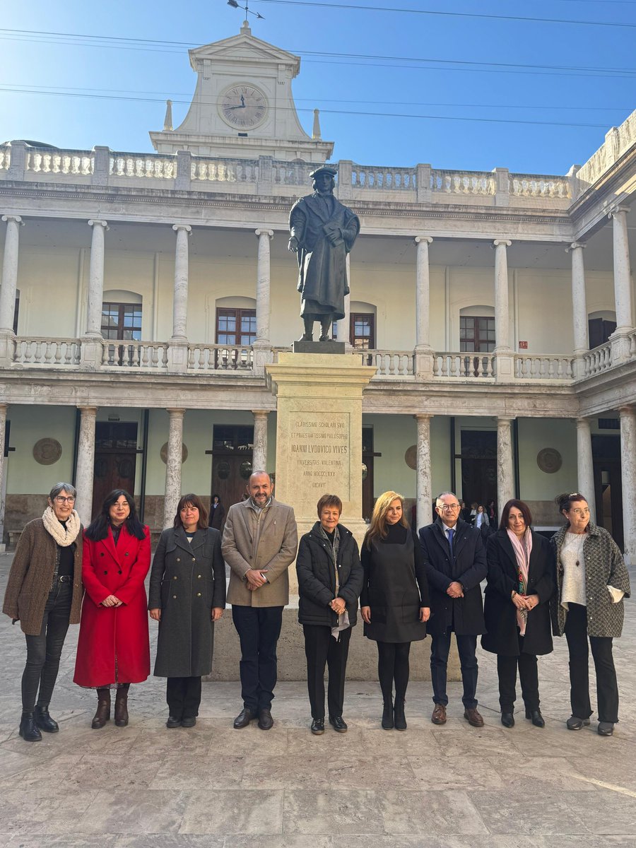 FIL Guadalajara (@filguadalajara) on Twitter photo La FIL se une a Valencia en solidaridad
Este lunes 3 de febrero, en la Universitat de València, la #FILGuadalajara y la <a href="/udg_oficial/">Universidad de Guadalajara</a> entregaron una donación a la Associació d'Editorials del País Valencià, destinada a editoriales, librerías, bibliotecas y otros espacios La FIL se une a Valencia en solidaridad
Este lunes 3 de febrero, en la Universitat de València, la #FILGuadalajara y la <a href="/udg_oficial/">Universidad de Guadalajara</a> entregaron una donación a la Associació d'Editorials del País Valencià, destinada a editoriales, librerías, bibliotecas y otros espacios