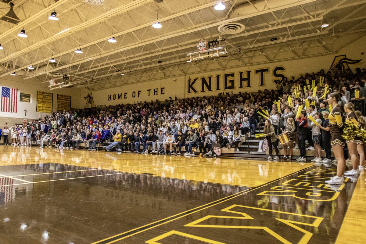 AlterBoysHoops's tweet image. Home sweet home, the legendary Joe Petrocelli Gymnasium 🟡🟤
#GoKnights