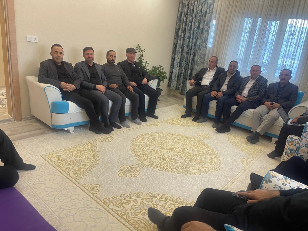 Ak Parti Yüksekova İlçe Teşkilatı olarak Beşatlı Köyü sakinlerimizi ve köy muhtarımızı ziyaret ettik.

Kıymetli hemşehrilerimizle ve muhtarımızla biraraya gelip hasbihal ettik; sorunlarını, talep, görüş ve önerilerini dinledik. 

Köy muhtarımıza ve köy sakinlerimize gösterdikleri