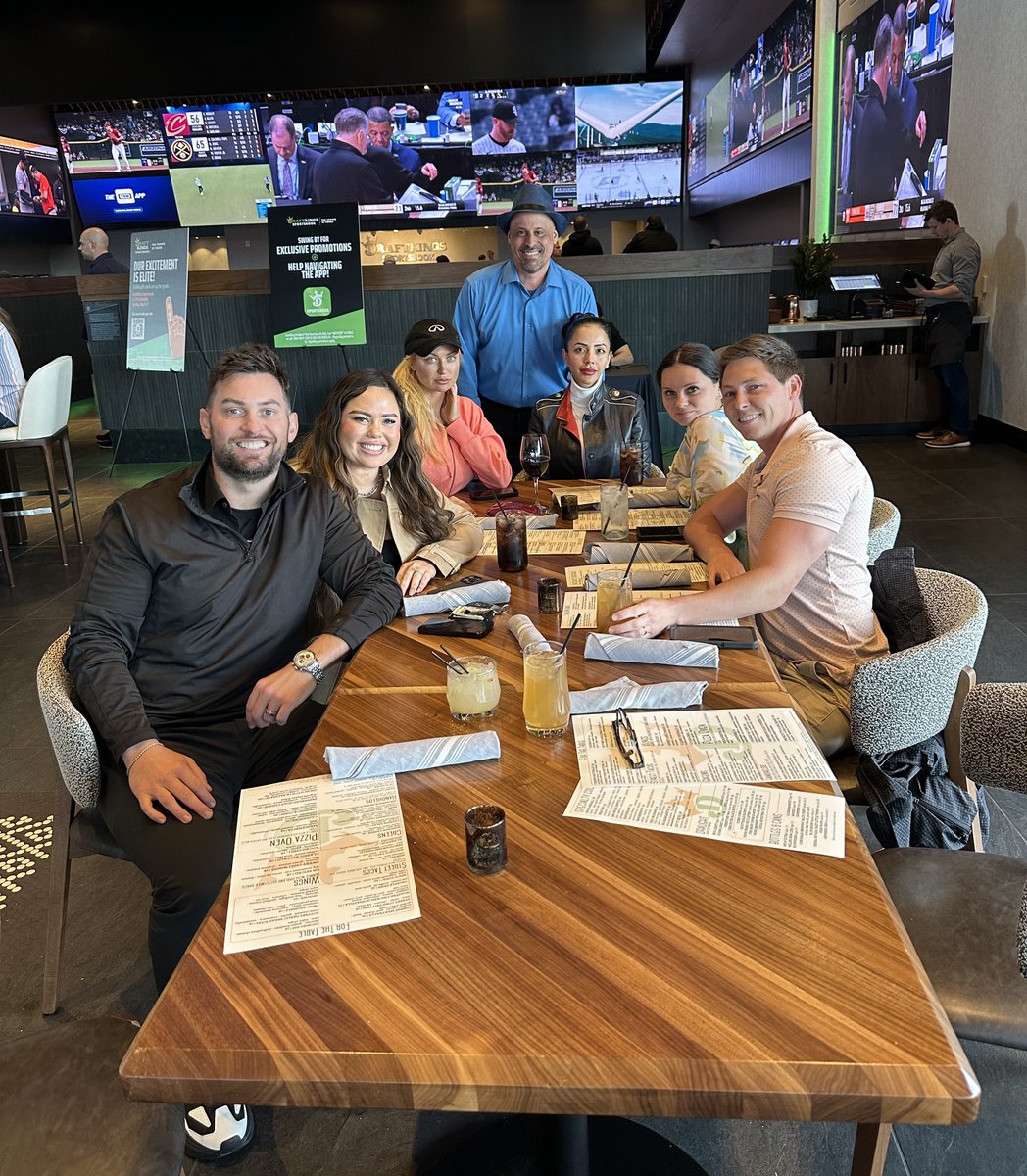 Good times in Arizona with friends! 🙃🕺🍻🥳🌞🌟