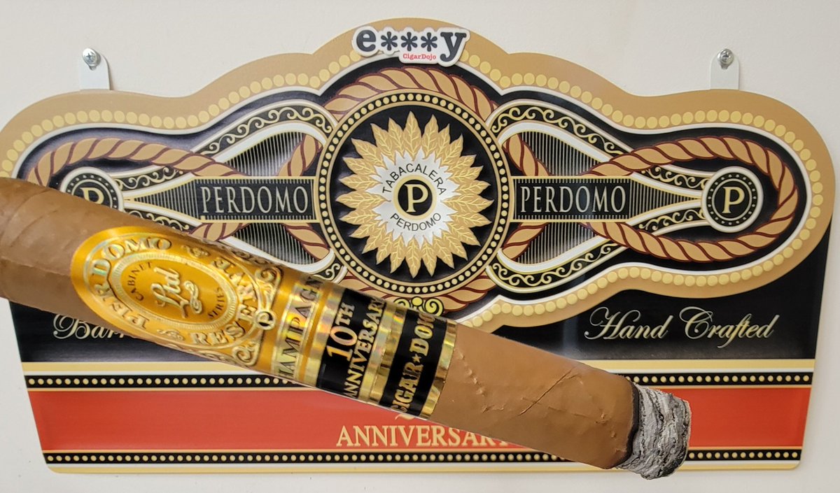 roadracer063's tweet photo. Steve Toth 🏰🏁 is smoking Perdomo Reserve Champagne Cigar Dojo Limited Edition 10th Anniversary. Rated with thumbs up! https://t.co/J6jtCDqK6c
Happy #PerdoMonday Dojoverse! #fridayeveryday ❤️🔥💨🏰😎🏁 https://t.co/svj3k4OAMY
