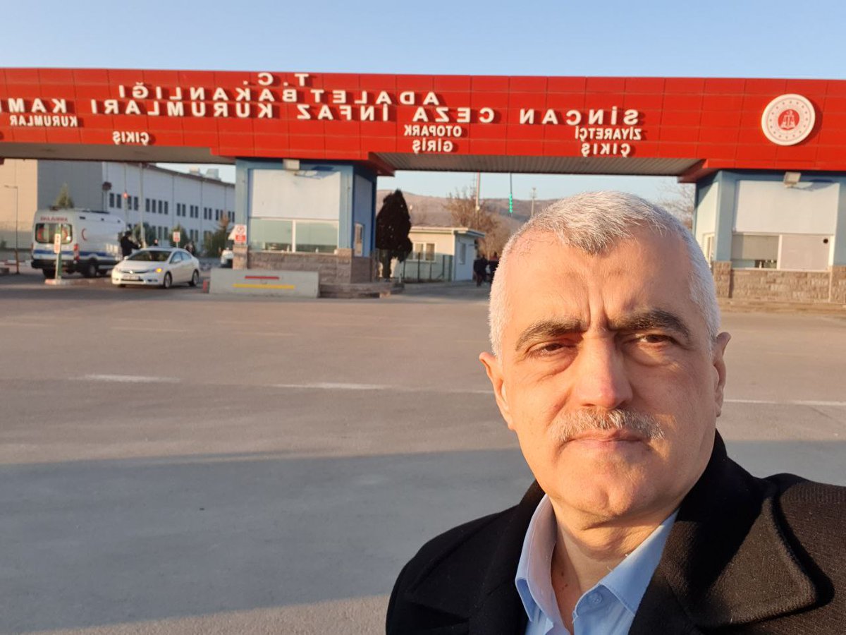 Hastalr_Tutuklu's tweet photo. MELEK İPEK'İ TAHLİYE EDİN!

Sn @gergerliogluof:

"Melek İpek'in durumunu sordum. Tekerlekli sandalyede olduğunu, tansiyonun sık sık yükseldiğini düşmediğini, ileri derecede bel fıtığı olduğu söylendi." @adalet_bakanlik

#GFKvGS #KHKGiyotini https://t.co/afI2GaRRKD