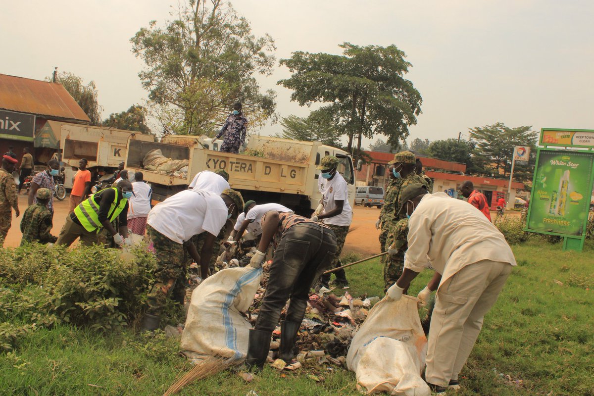 The <a href="/MODVA_UPDF/">Uganda Peoples' Defence Forces</a> have today made a good gesture when they joined the community of Kyotera TC in the general cleaning as a way of encouraging a healthy community. All these activities are done as we prepare for the 44th Tarehe Sita Celebrations in Kasasa S/C.