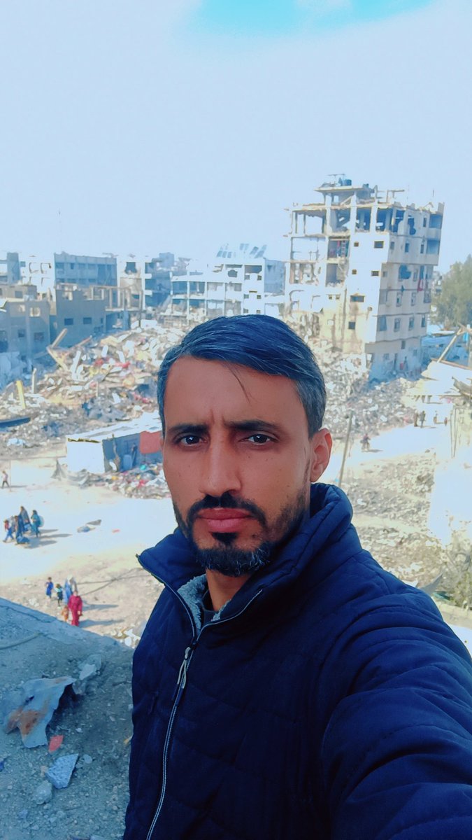 JemySharaf's tweet photo. Are you still with us ⁉️ Do you hear us ⁉️ 
The Gaza Strip is a humanitarian disaster area, lacking all the necessities of life and human livelihood.
Comment with 🇵🇸 if you still stand with us 🍉
We still need you please support us 🥹
🔗https://t.co/rovptIARqk