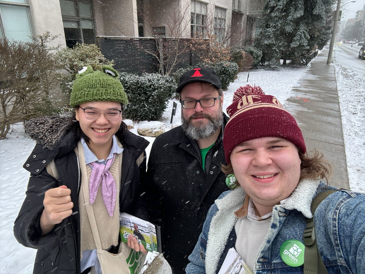 It'll take more than just snow to stop us! Greens went out canvassing to speak with voters in Davisville Village this weekend.