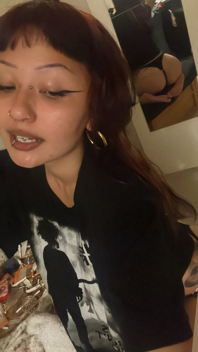oatmilk_gf's tweet photo. @SierraRochellle is anyone into assfucking goth girls #redhead #altgirl #altgirls #bigtittygothgf https://t.co/qsTjoSecDj