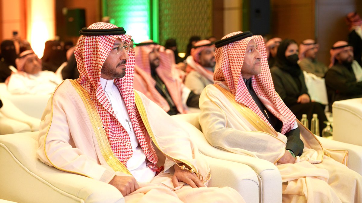 Eyaaaad's tweet photo. مبادرة #المراعي_شيفز إكمال للمبادرات النوعية التي تقوم بها @almarai للمجتمع، هذه المبادرة دعماً للطهاة السعوديين وتطوير أعمالهم من خلال برنامج متكامل من التدريب والتأهيل لضمان استدامة المشاريع، بالتعاون مع مركز دلني @SaudiDBC أحد مبادرات بنك التنمية الاجتماعية.
(إعلان) https://t.co/7pPYprZ61b