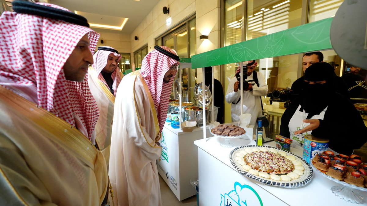 Eyaaaad's tweet photo. مبادرة #المراعي_شيفز إكمال للمبادرات النوعية التي تقوم بها @almarai للمجتمع، هذه المبادرة دعماً للطهاة السعوديين وتطوير أعمالهم من خلال برنامج متكامل من التدريب والتأهيل لضمان استدامة المشاريع، بالتعاون مع مركز دلني @SaudiDBC أحد مبادرات بنك التنمية الاجتماعية.
(إعلان) https://t.co/7pPYprZ61b