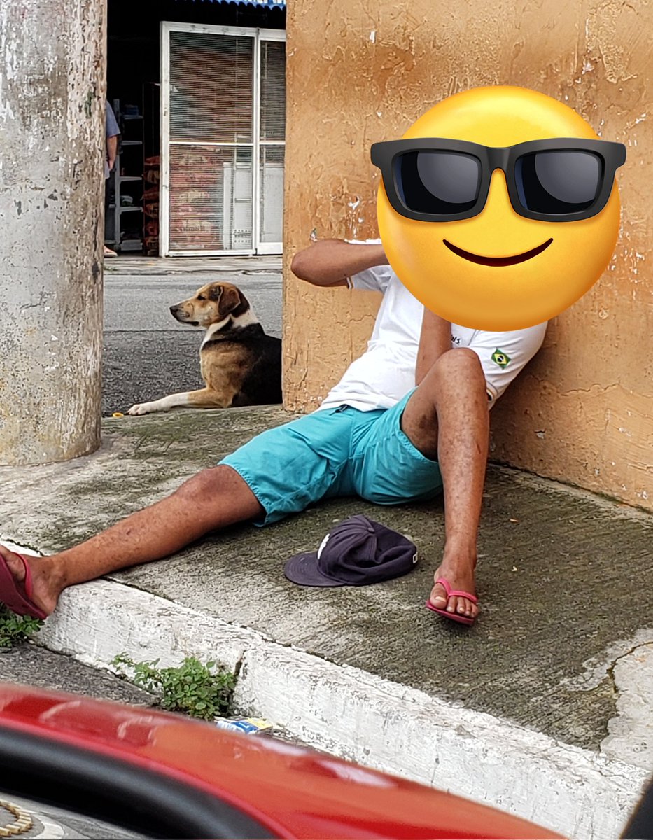 liless_2's tweet photo. @freeballingcl flagreibaqui na rua fumando um exibindo o volumão 🔥🔥 https://t.co/fu4IW6xZnq